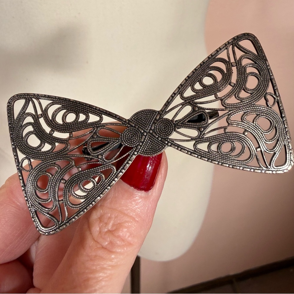 Vintage antique Art deco Filagree Silver oversized bow Brooch